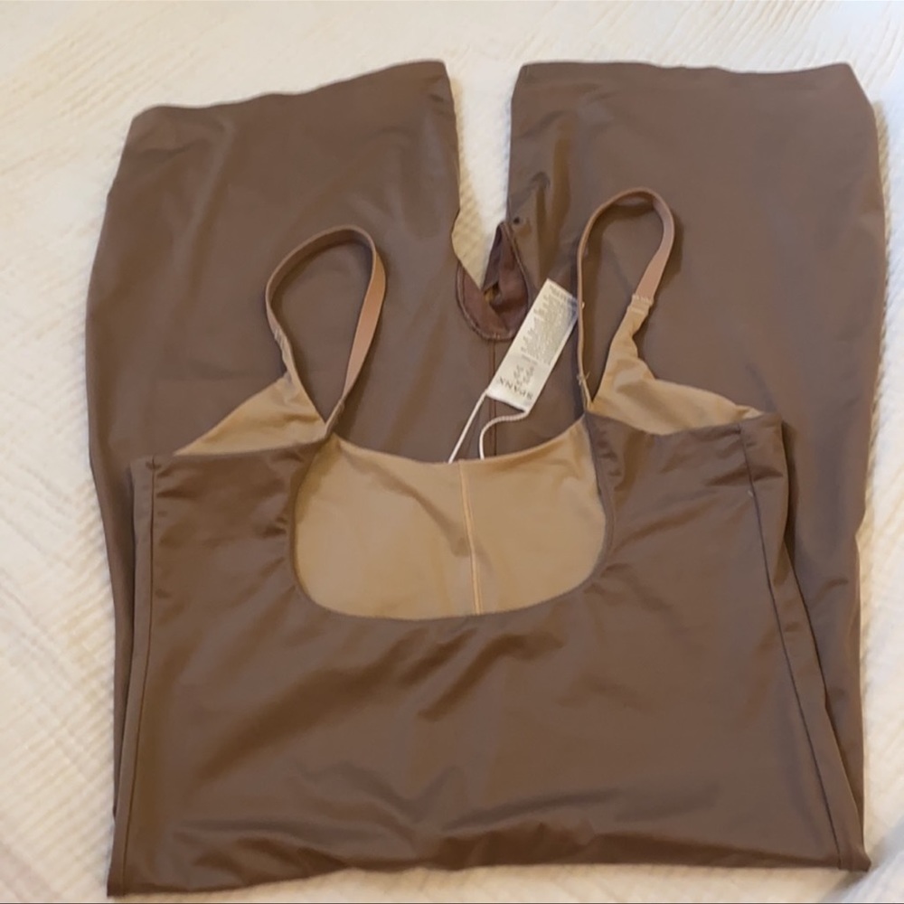 Spanx two tone reversible bodysuit. Size L . Very good condition.